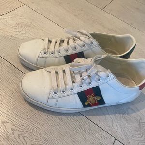 GUCCI Women’s Ace Sneakers with Bee